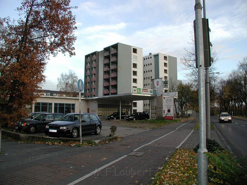 Abriss Hochaus Koeln Vingst 21.JPG